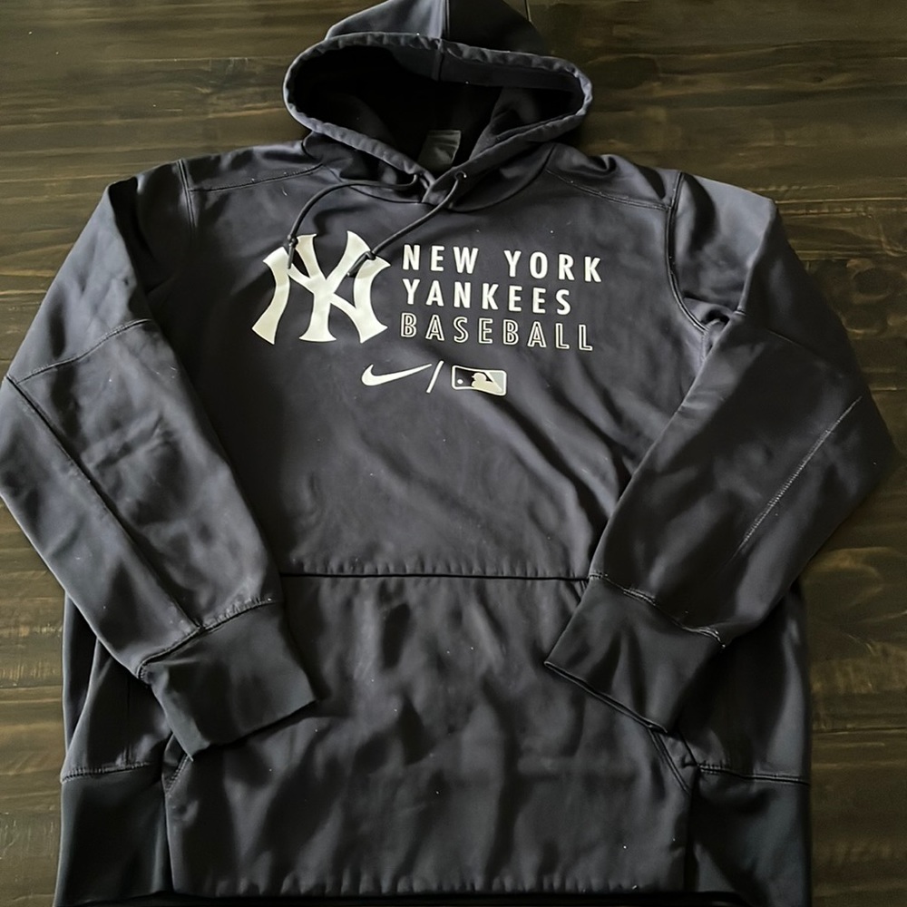 Dri-Fit Nike Yankees sweatshirt